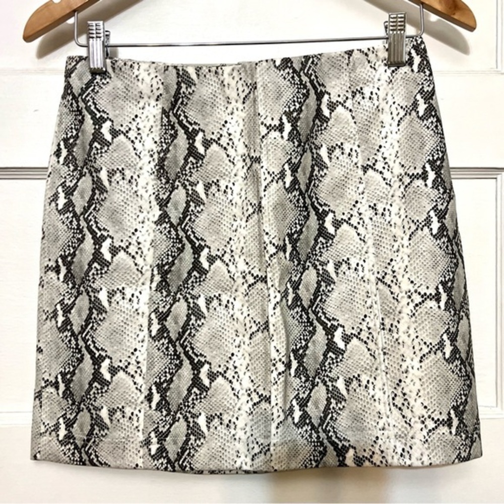 NWOT Wild Honey Gray Snake Print Mini Skirt - Looks like Leather-Size Medium